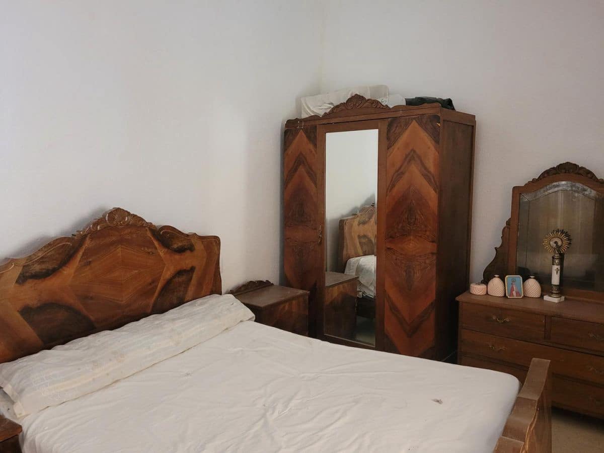 5 bedroom Townhouse for sale in Senes with garage - € 60,000 (Ref: 8392307)