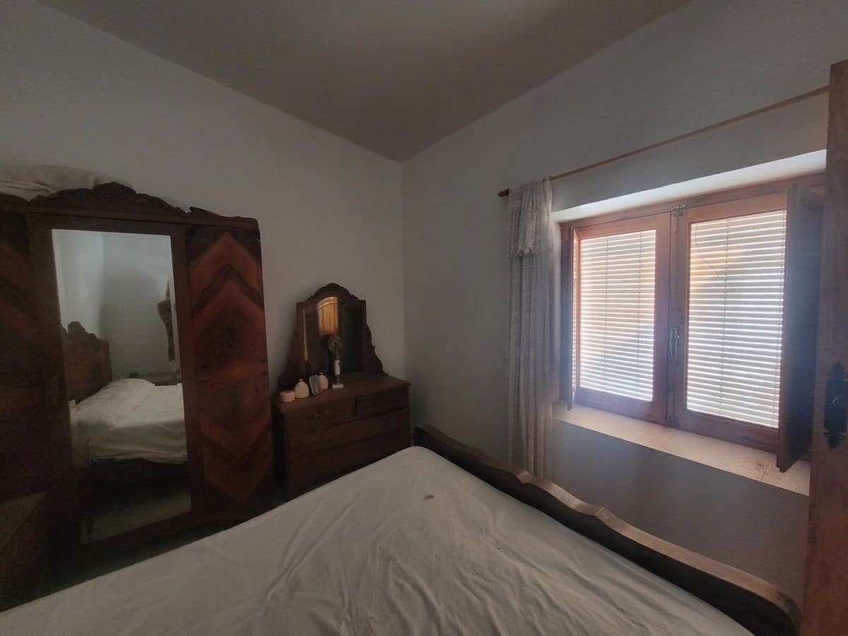 5 bedroom Townhouse for sale in Senes with garage - € 60,000 (Ref: 8392307)