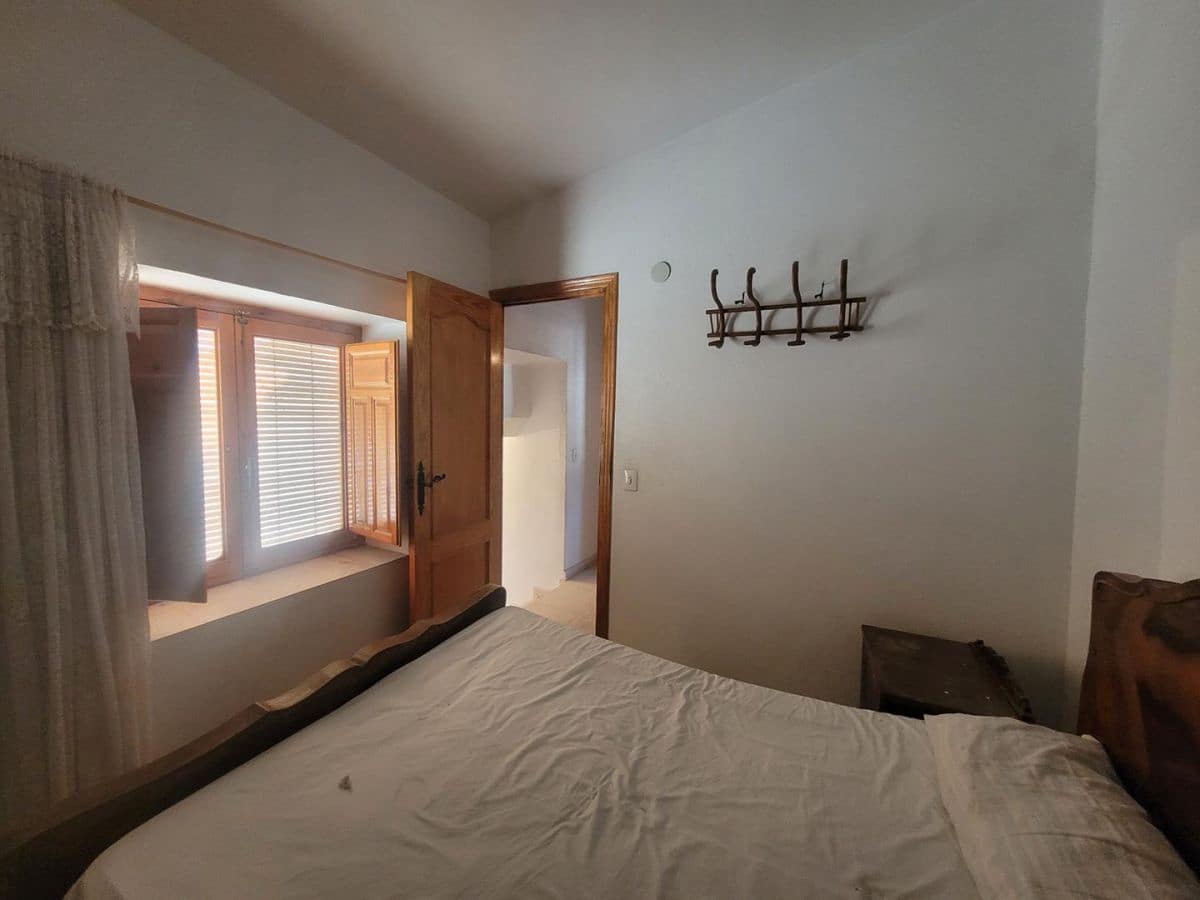 5 bedroom Townhouse for sale in Senes with garage - € 60,000 (Ref: 8392307)