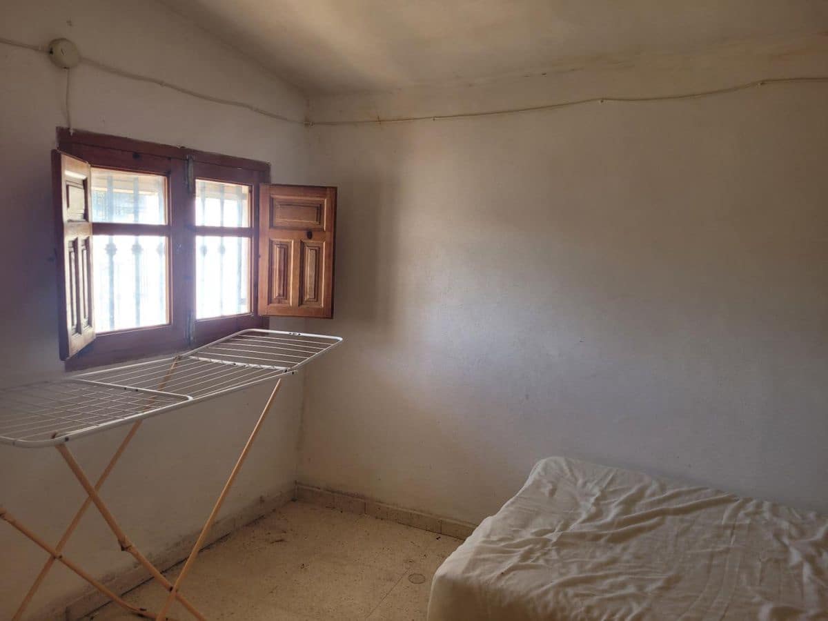 5 bedroom Townhouse for sale in Senes with garage - € 60,000 (Ref: 8392307)