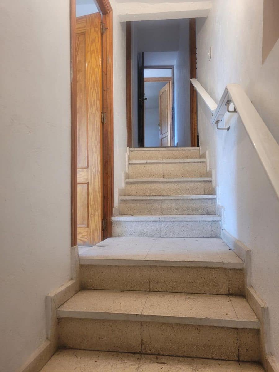 5 bedroom Townhouse for sale in Senes with garage - € 60,000 (Ref: 8392307)