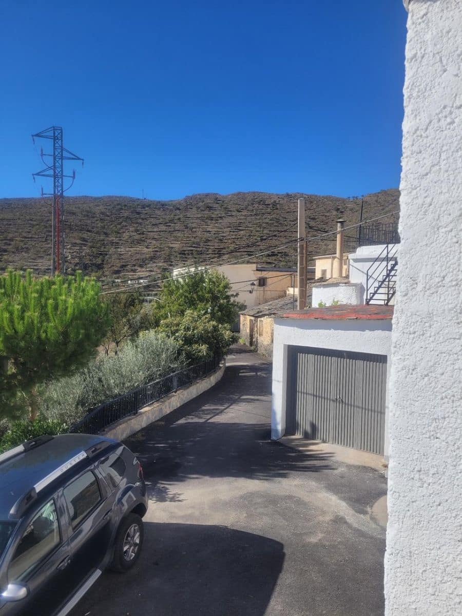 5 bedroom Townhouse for sale in Senes with garage - € 60,000 (Ref: 8392307)