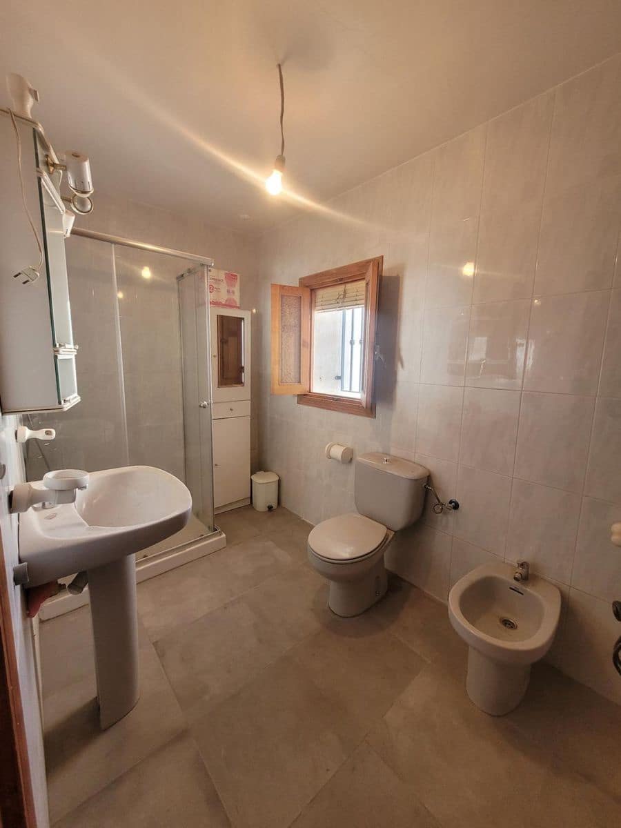 5 bedroom Townhouse for sale in Senes with garage - € 60,000 (Ref: 8392307)