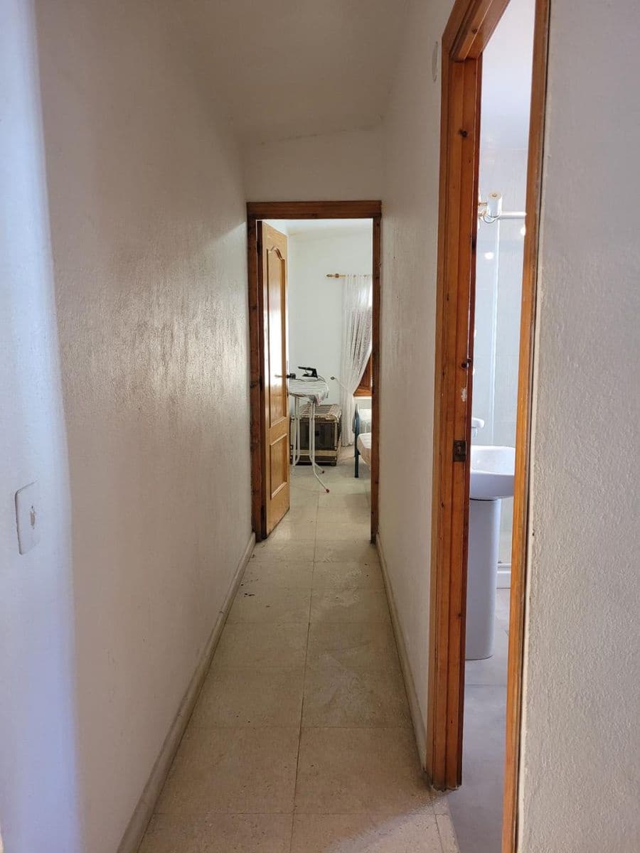 5 bedroom Townhouse for sale in Senes with garage - € 60,000 (Ref: 8392307)