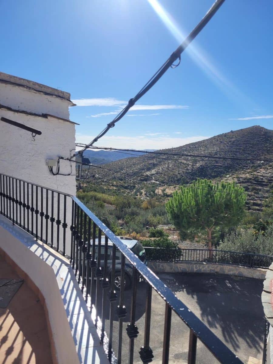5 bedroom Townhouse for sale in Senes with garage - € 60,000 (Ref: 8392307)