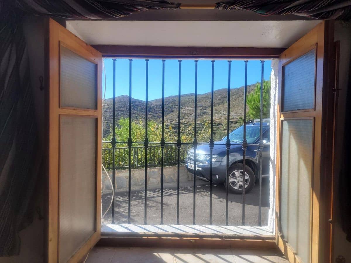 5 bedroom Townhouse for sale in Senes with garage - € 60,000 (Ref: 8392307)