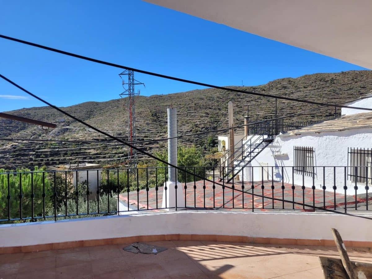 5 bedroom Townhouse for sale in Senes with garage - € 60,000 (Ref: 8392307)