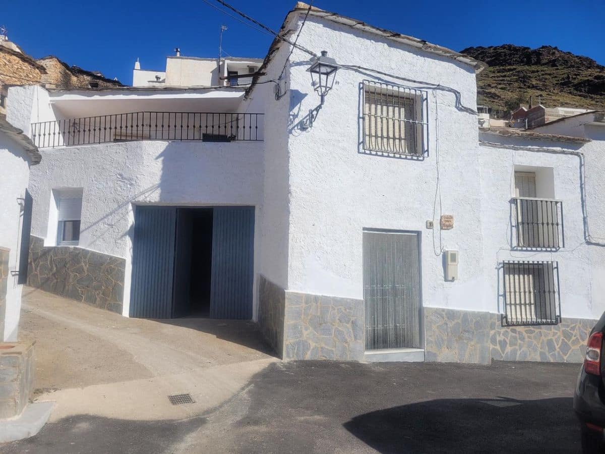 5 bedroom Townhouse for sale in Senes with garage - € 60,000 (Ref: 8392307)