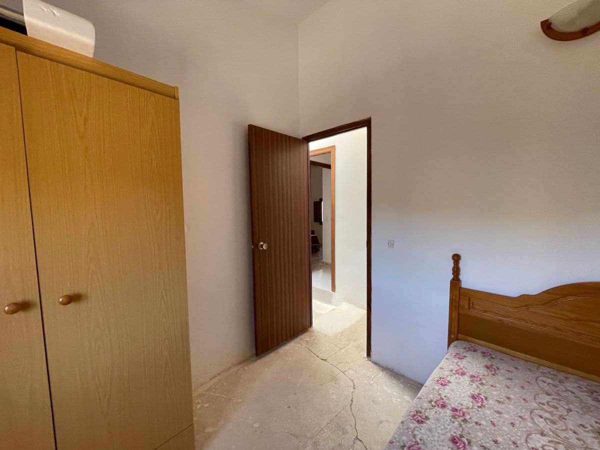 7 soveværelse Byhus til salg i Cariatiz - € 106.000 (Ref: 8435054)