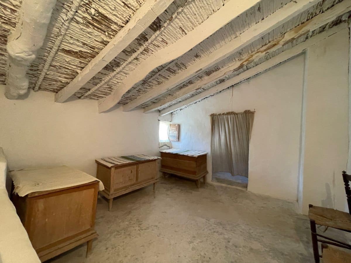 7 soverom Hus til salgs i Cariatiz - € 80 000 (Ref: 8510040)