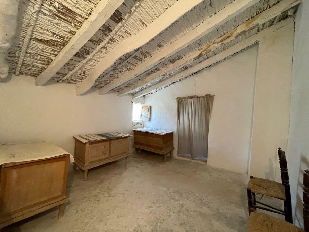 7 soverom Hus til salgs i Cariatiz - € 80 000 (Ref: 8510040)