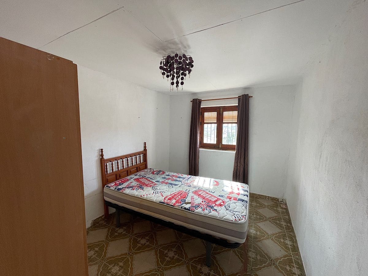 4 slaapkamer Huis te koop in Cariatiz - € 75.000 (Ref: 8960359)