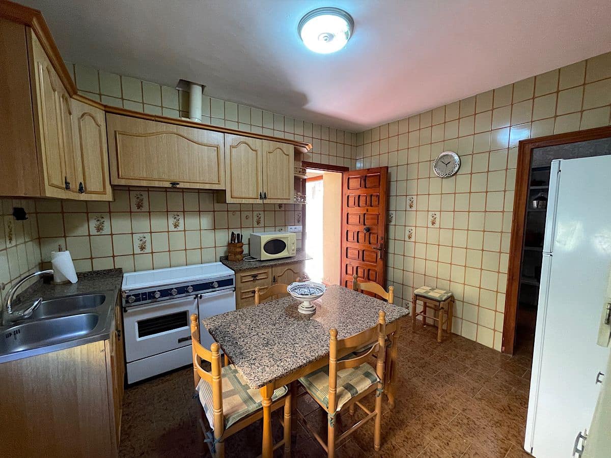 4 soveværelse Byhus til salg i Cariatiz med garage - € 149.950 (Ref: 8960360)