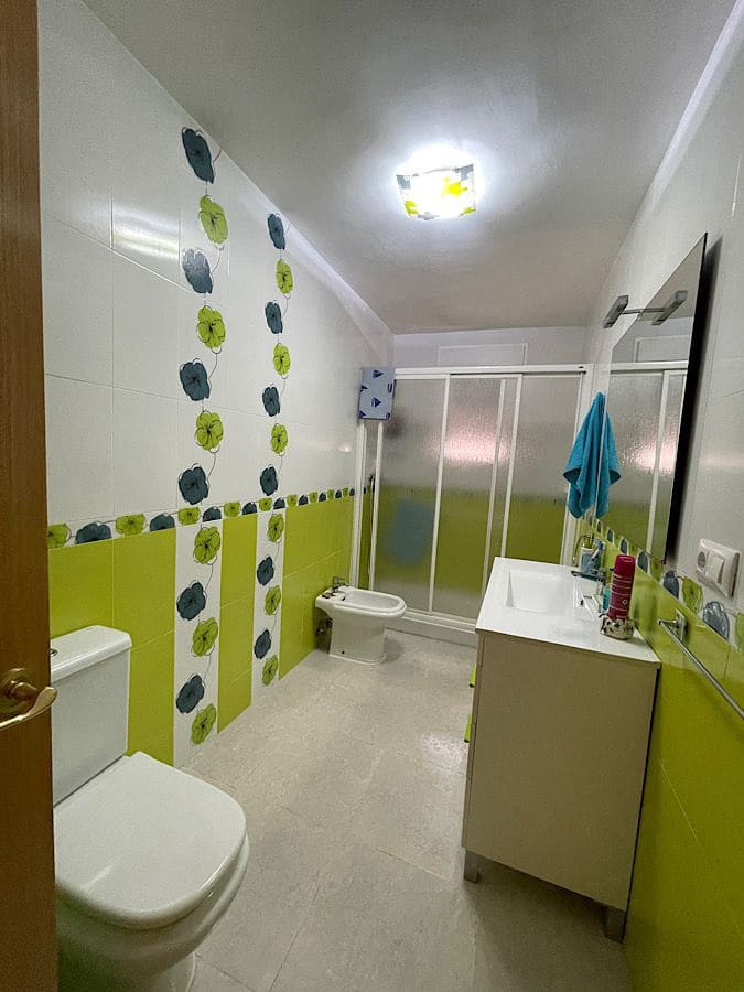 6 soveværelse Byhus til salg i Cariatiz - € 200.000 (Ref: 9176637)