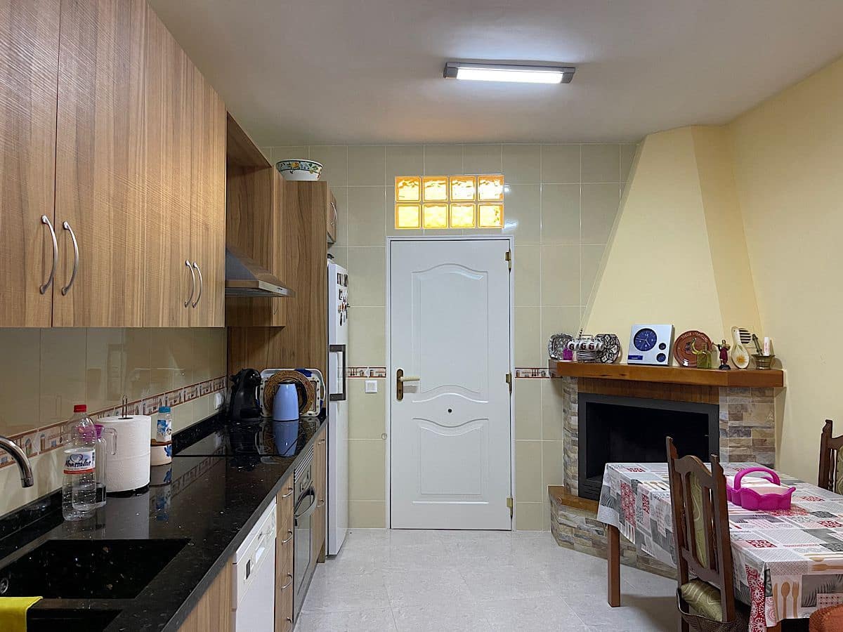 6 soveværelse Byhus til salg i Cariatiz - € 200.000 (Ref: 9176637)