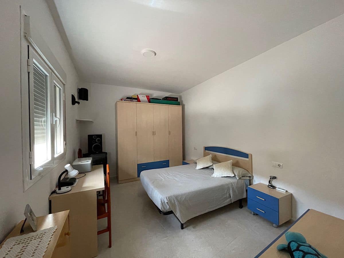 6 soveværelse Byhus til salg i Cariatiz - € 200.000 (Ref: 9176637)