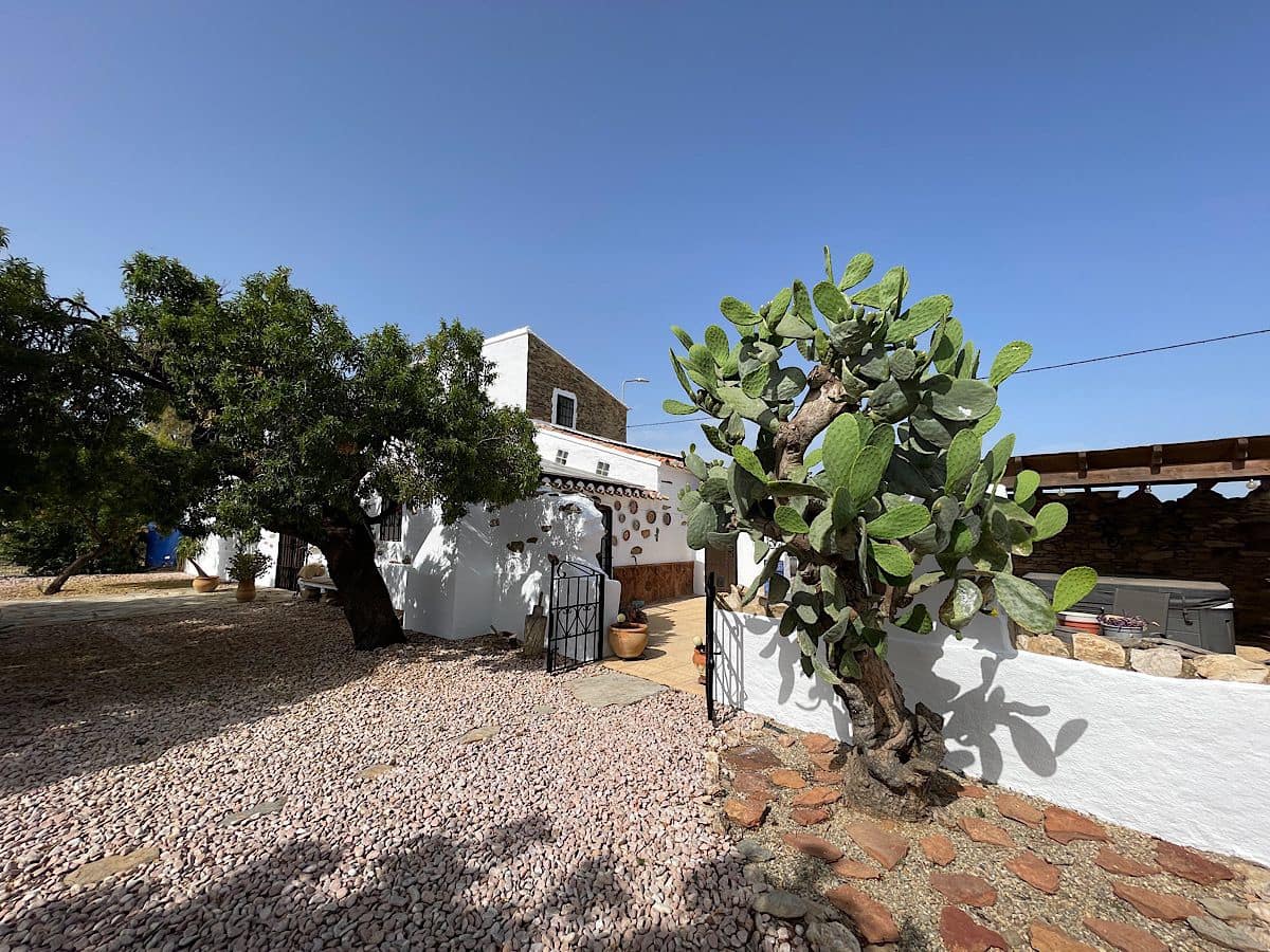 3 bedroom Finca/Country House for sale in Sorbas with garage - € 210,000 (Ref: 9253657)