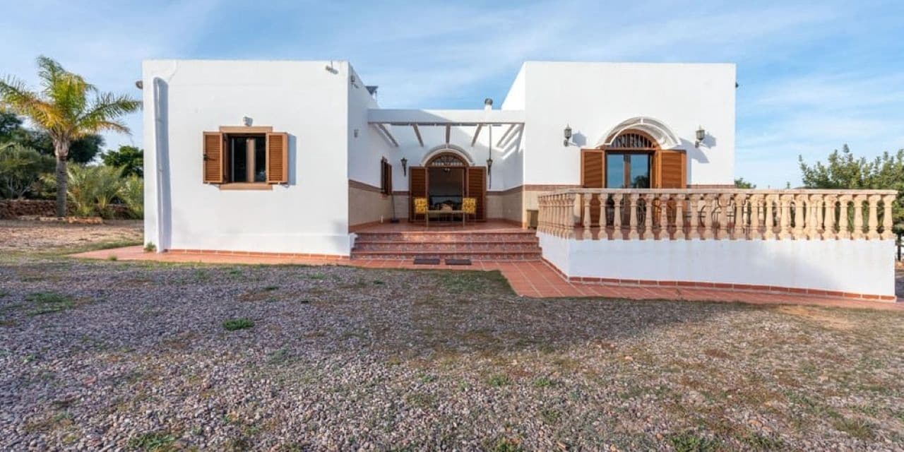 5 soveværelse Finca/Landehus til salg i El Cabo de Gata med garage - € 459.000 (Ref: 9450103)