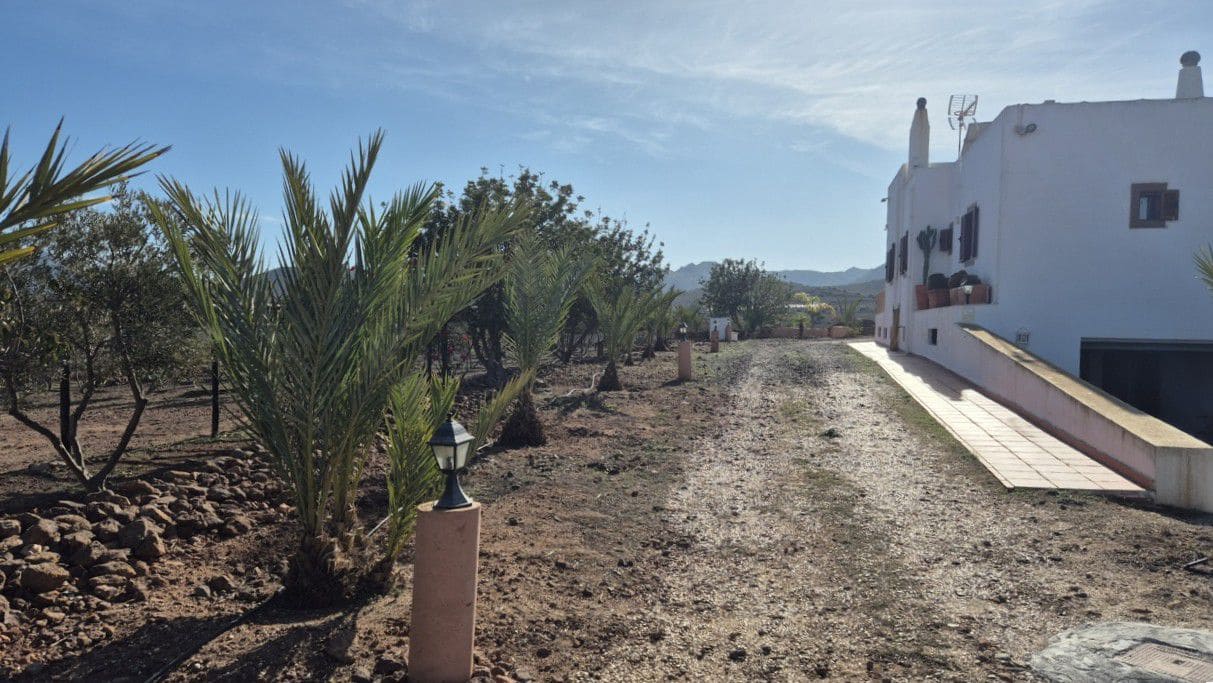 5 soveværelse Finca/Landehus til salg i El Cabo de Gata med garage - € 459.000 (Ref: 9450103)