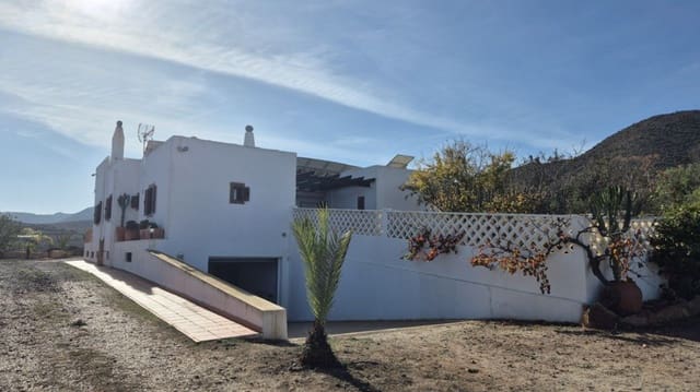 5 soveværelse Finca/Landehus til salg i El Cabo de Gata, Almería by med garage - € 459.000 (Ref: 9450103)