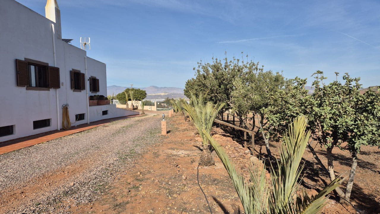 5 soveværelse Finca/Landehus til salg i El Cabo de Gata med garage - € 459.000 (Ref: 9450103)