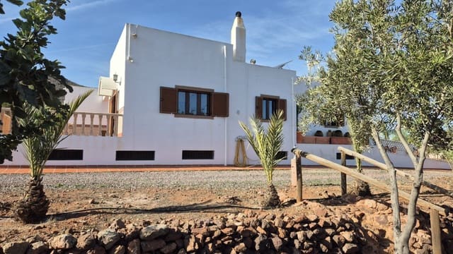 5 soveværelse Finca/Landehus til salg i El Cabo de Gata, Almería by med garage - € 459.000 (Ref: 9450103)