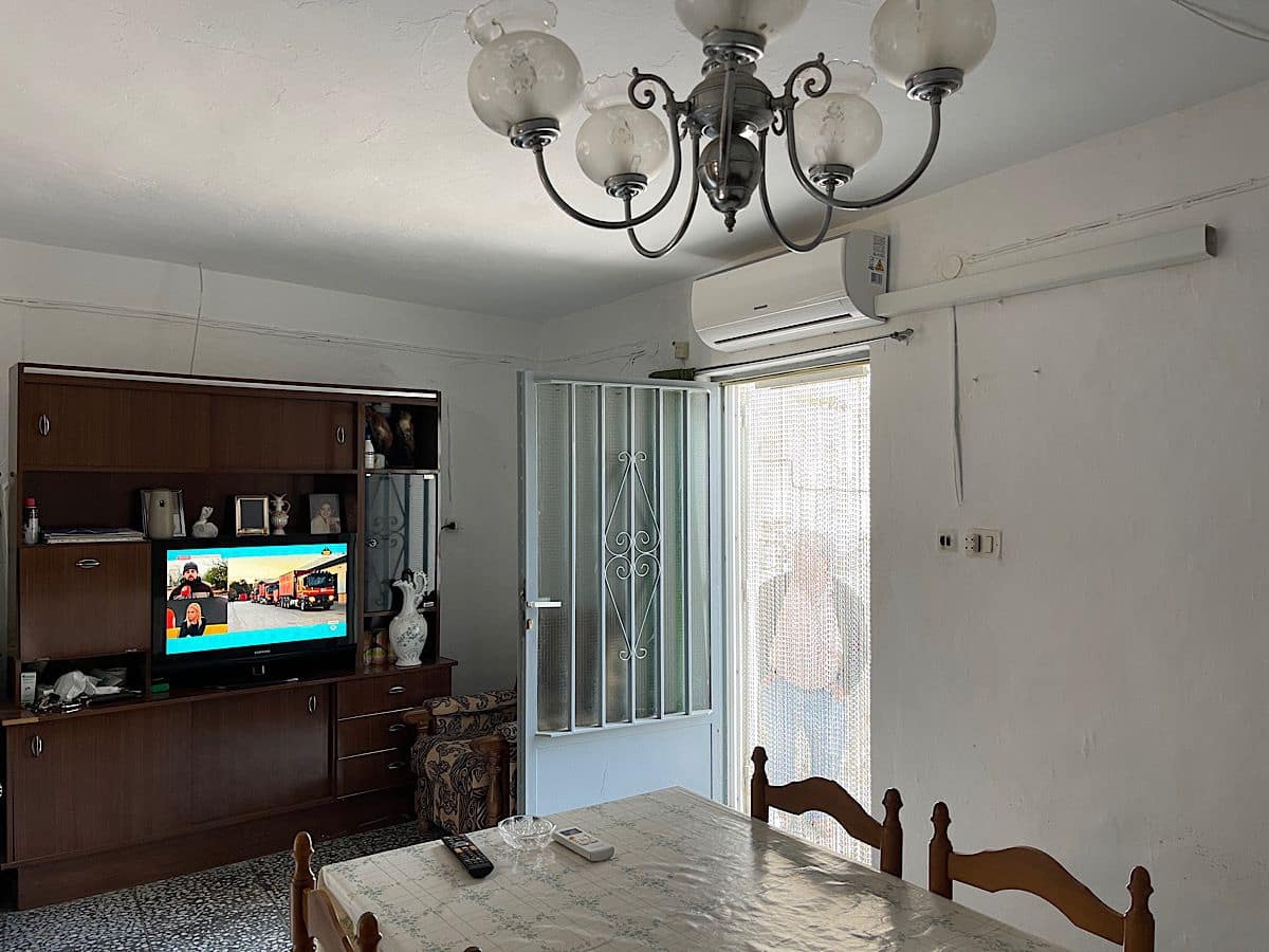 5 slaapkamer Huis te koop in Benizalon - € 60.000 (Ref: 9647835)