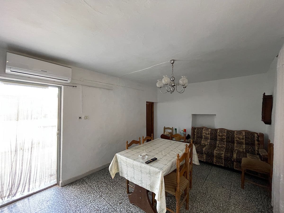 5 slaapkamer Huis te koop in Benizalon - € 60.000 (Ref: 9647835)