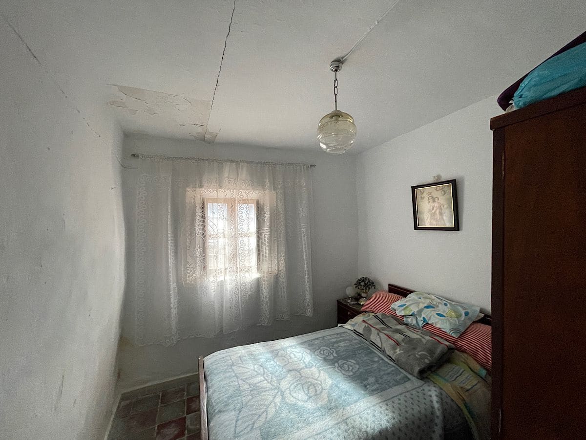 5 slaapkamer Huis te koop in Benizalon - € 60.000 (Ref: 9647835)