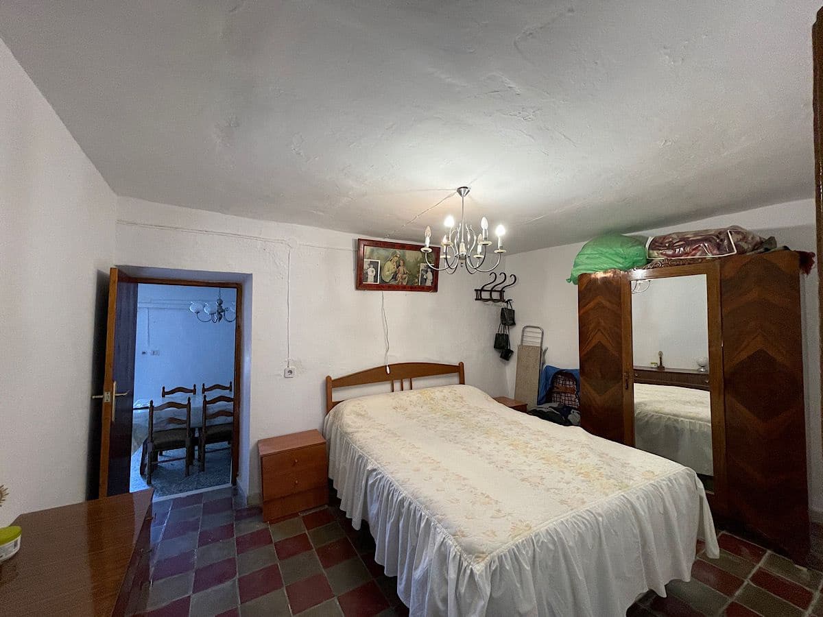 5 slaapkamer Huis te koop in Benizalon - € 60.000 (Ref: 9647835)