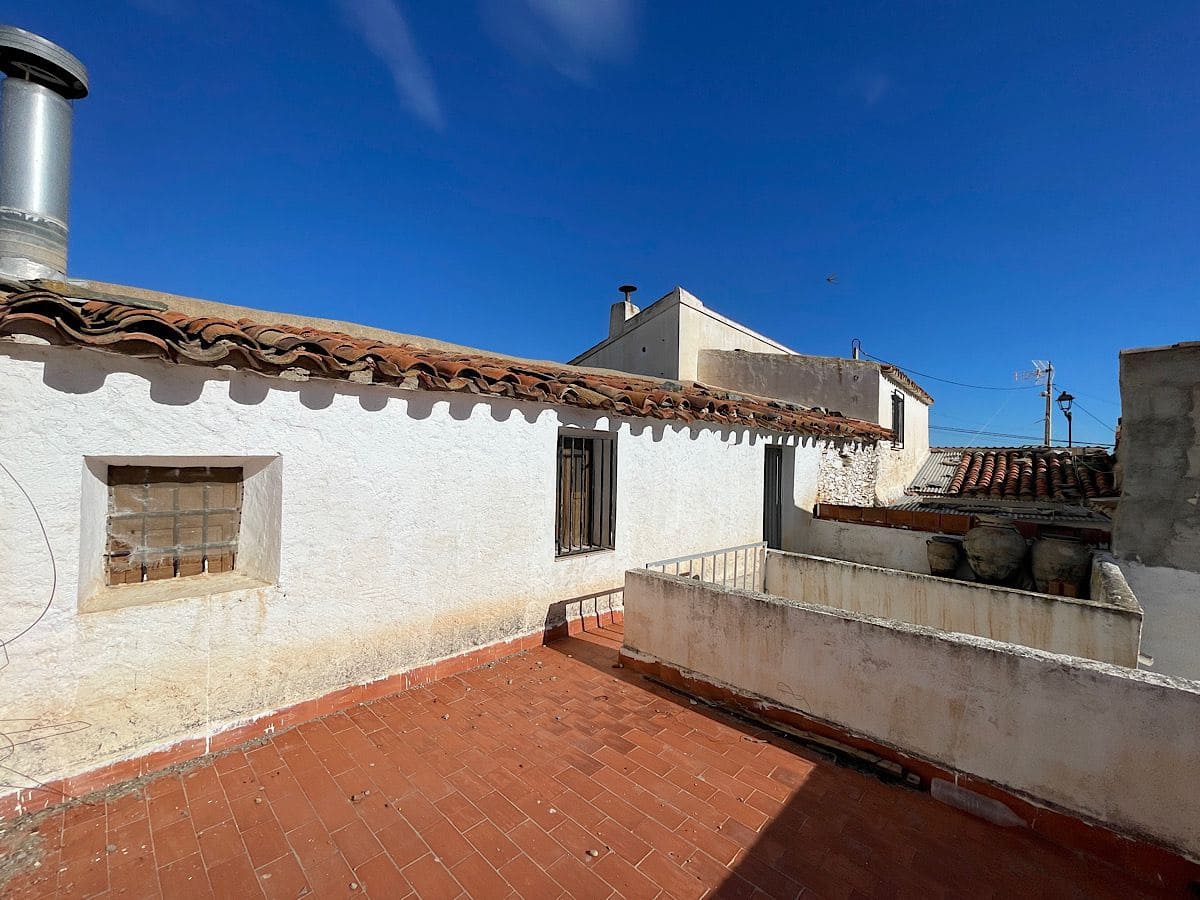 5 slaapkamer Huis te koop in Benizalon - € 60.000 (Ref: 9647835)