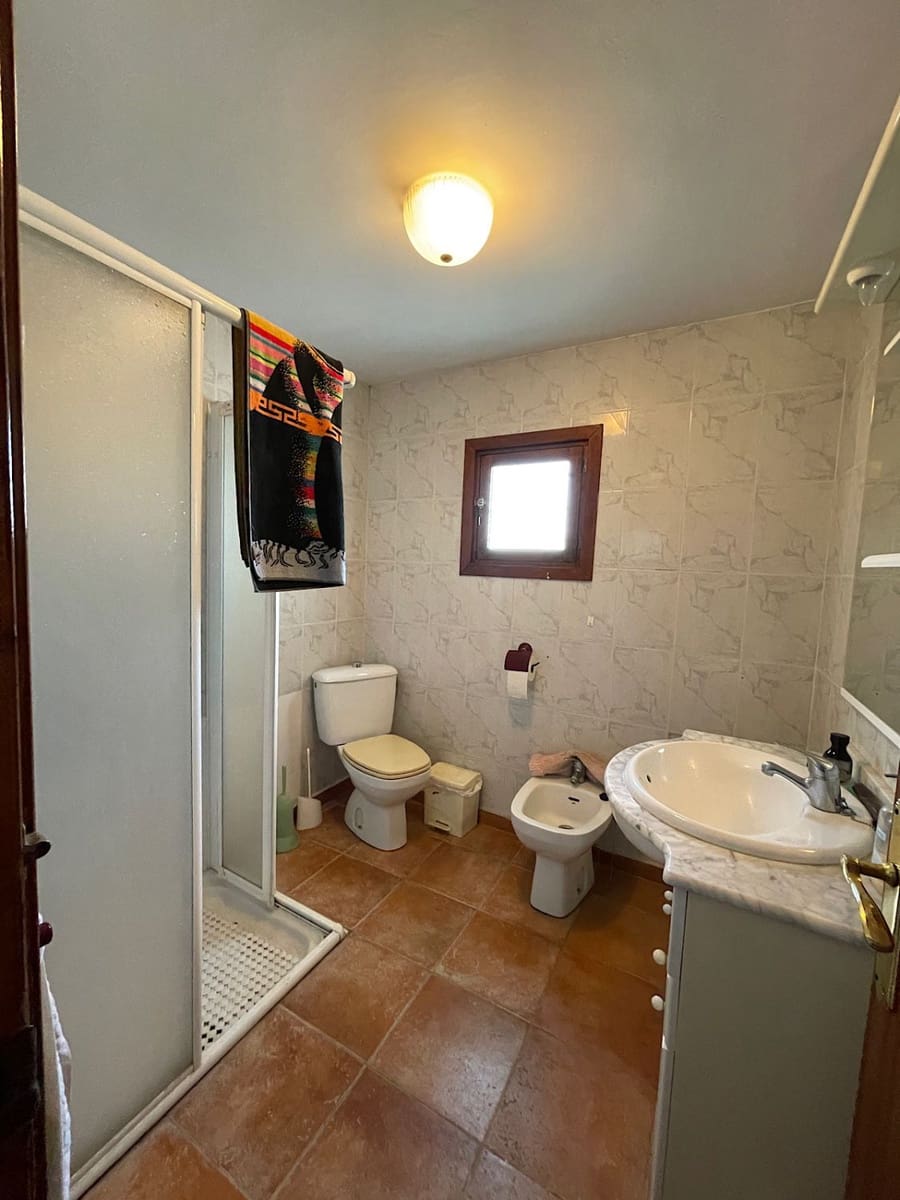 5 slaapkamer Huis te koop in Benizalon - € 60.000 (Ref: 9647835)