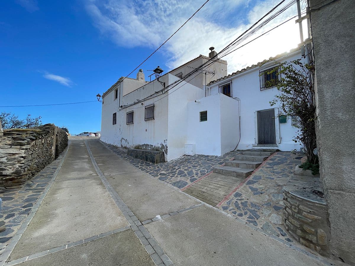 5 slaapkamer Huis te koop in Benizalon - € 60.000 (Ref: 9647835)