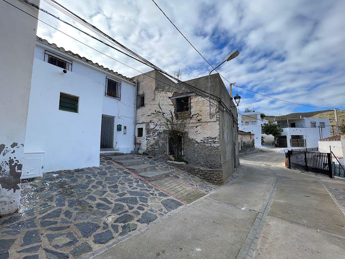 5 slaapkamer Huis te koop in Benizalon - € 60.000 (Ref: 9647835)