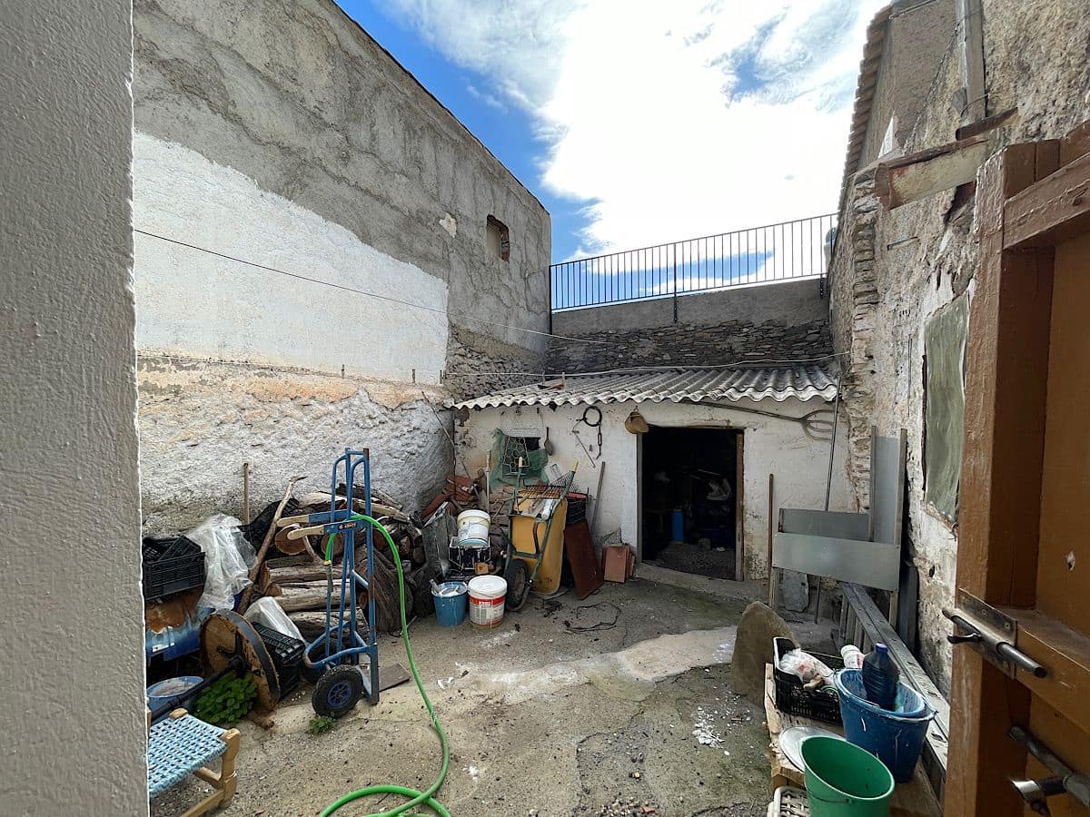 5 slaapkamer Huis te koop in Benizalon - € 60.000 (Ref: 9647835)