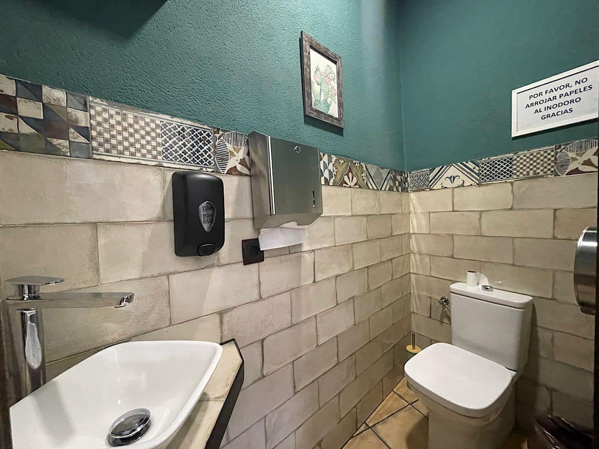 4 bedroom Hotel for sale in Lucainena de las Torres - € 370,000 (Ref: 9729254)