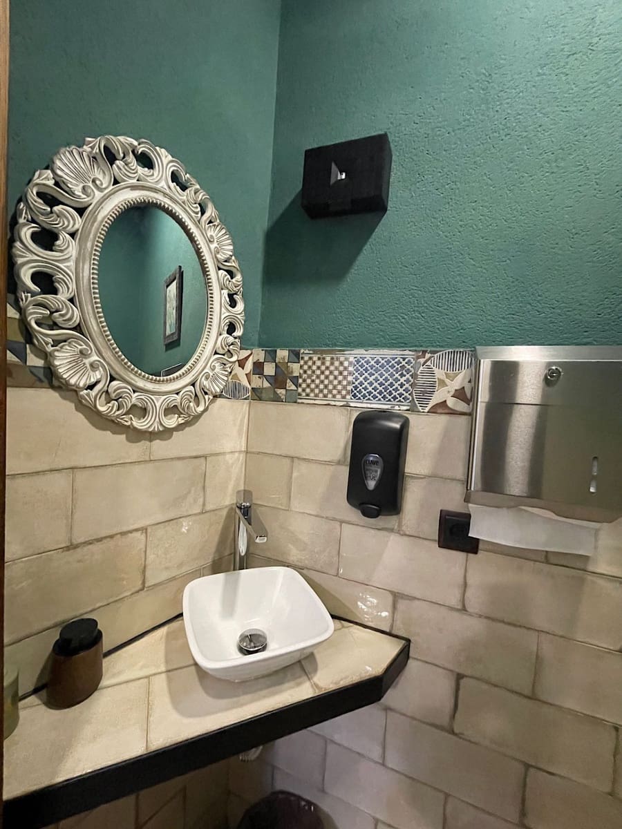 4 bedroom Hotel for sale in Lucainena de las Torres - € 370,000 (Ref: 9729254)