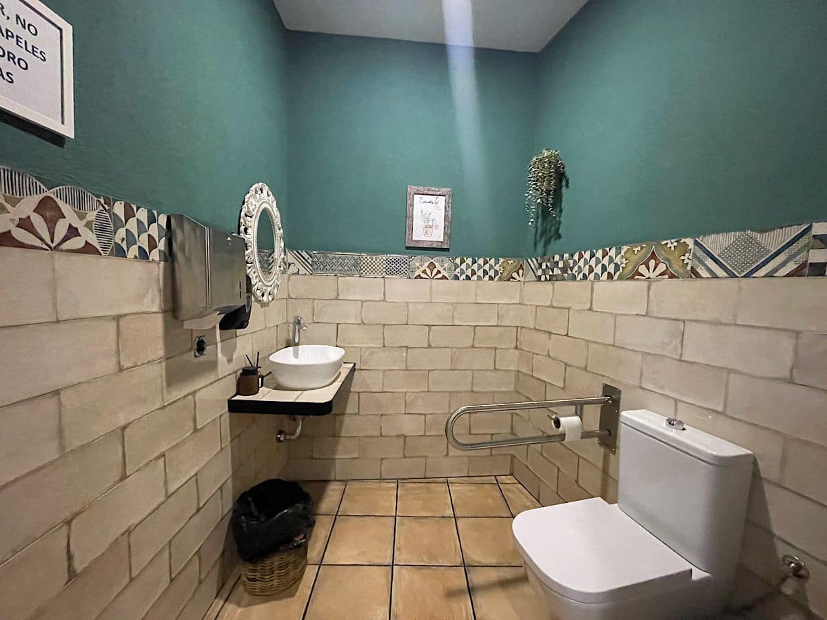 4 bedroom Hotel for sale in Lucainena de las Torres - € 370,000 (Ref: 9729254)