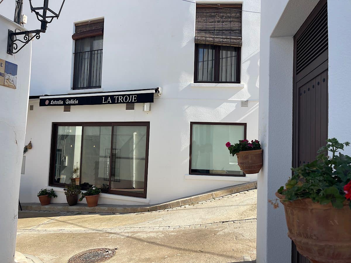 4 bedroom Hotel for sale in Lucainena de las Torres - € 370,000 (Ref: 9729254)