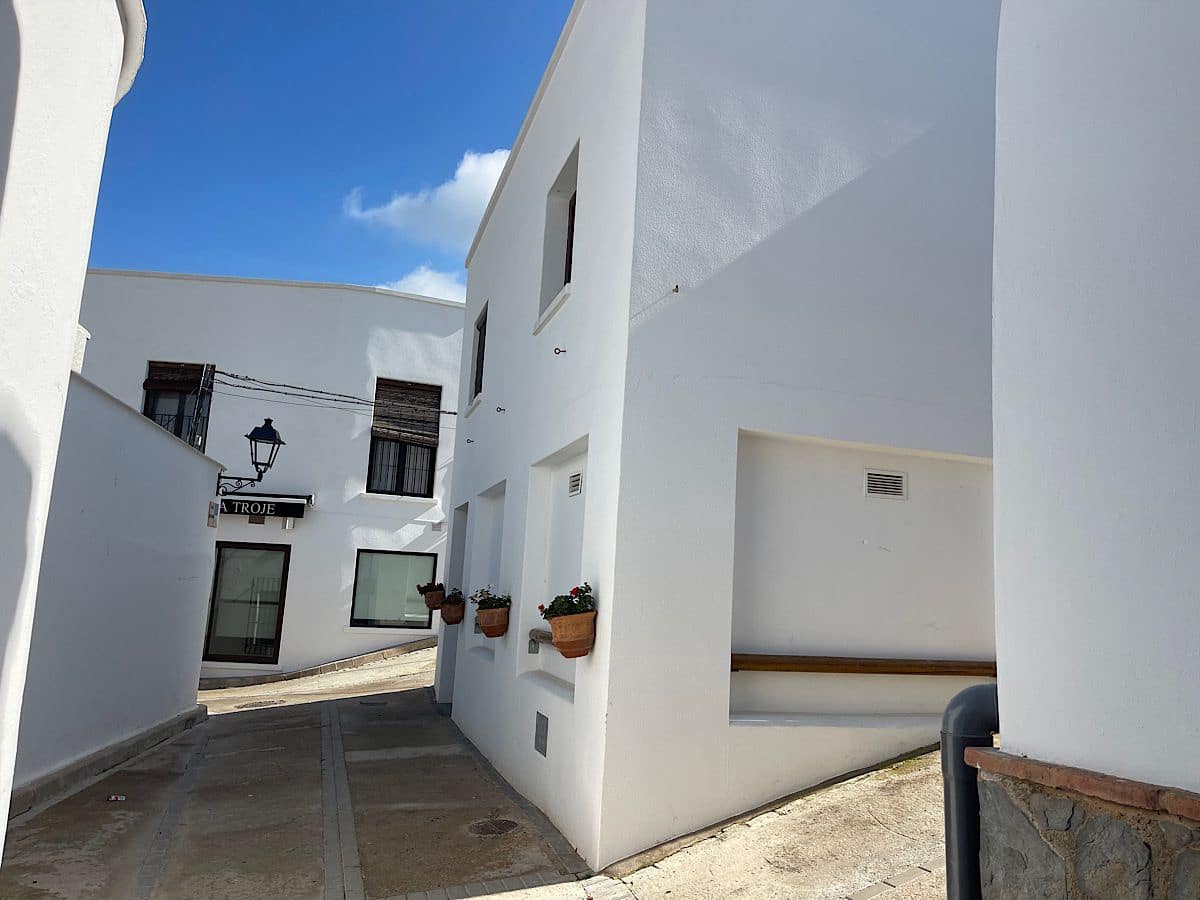 4 bedroom Hotel for sale in Lucainena de las Torres - € 370,000 (Ref: 9729254)