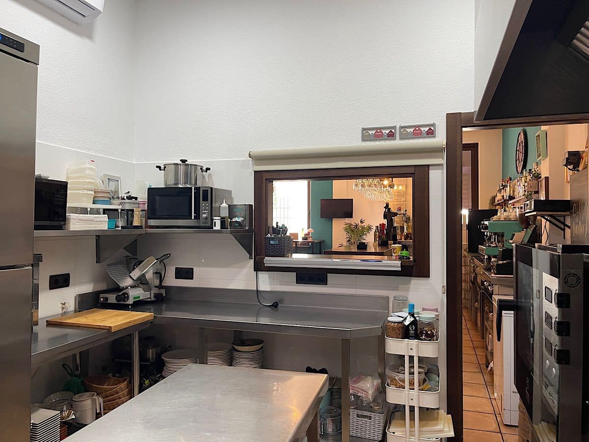 4 bedroom Hotel for sale in Lucainena de las Torres - € 370,000 (Ref: 9729254)