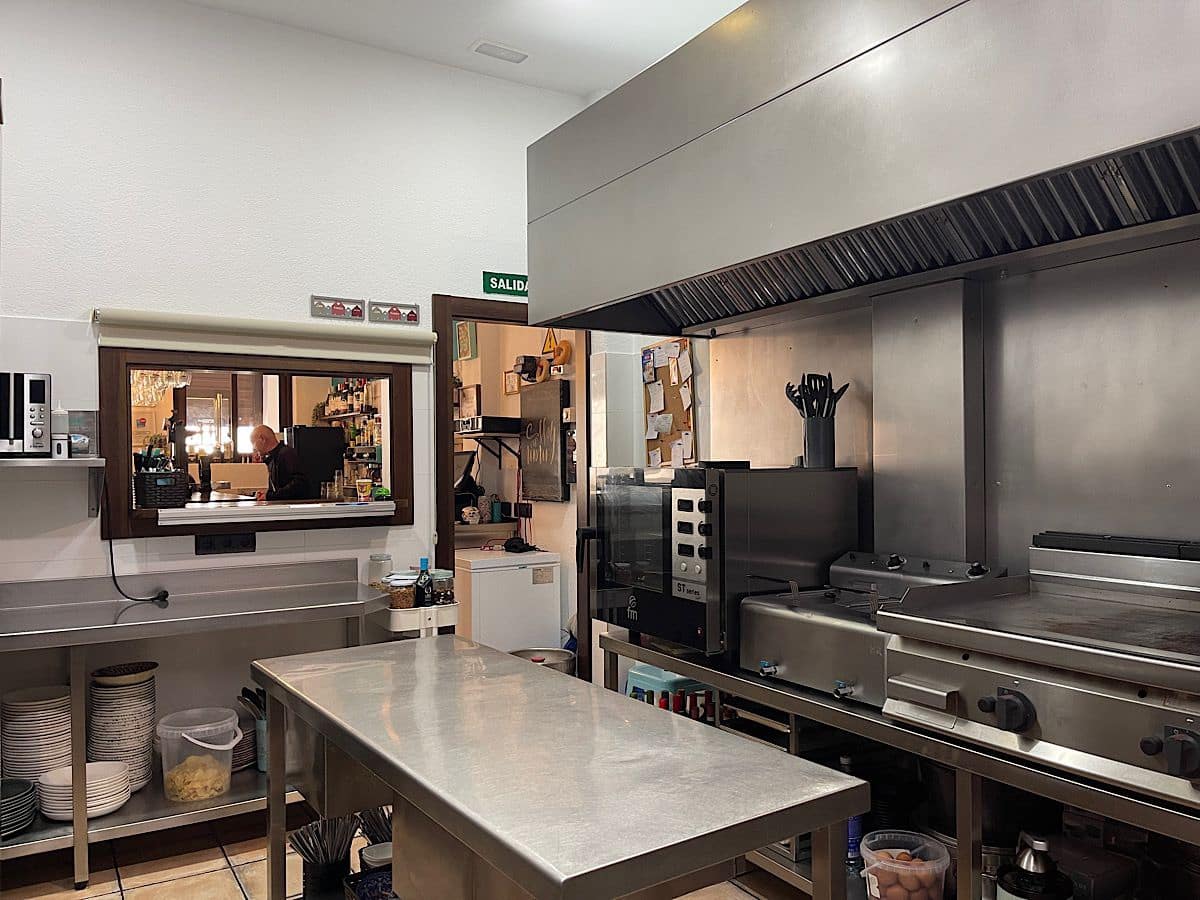 4 bedroom Hotel for sale in Lucainena de las Torres - € 370,000 (Ref: 9729254)