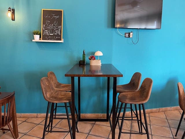 Hotel de 4 habitaciones en Lucainena de las Torres en venta - 370.000 € (Ref: 9729254)