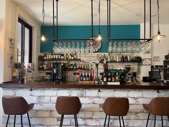 Hotel de 4 habitaciones en Lucainena de las Torres en venta - 370.000 € (Ref: 9729254)