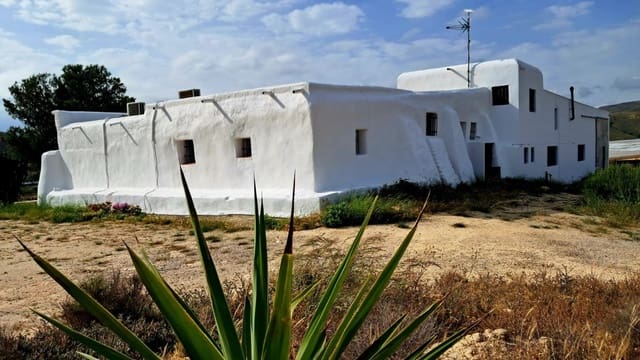 4 bedroom Finca/Country House for sale in El Cabo de Gata, Almería city - € 864,000 (Ref: 9811406)