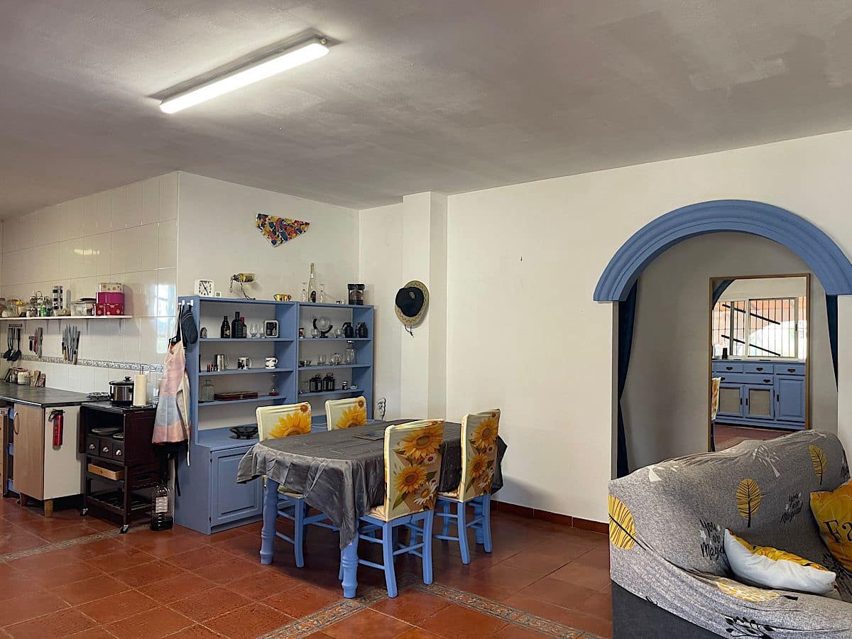 6 bedroom Finca/Country House for sale in Tabernas - € 165,000 (Ref: 9827088)