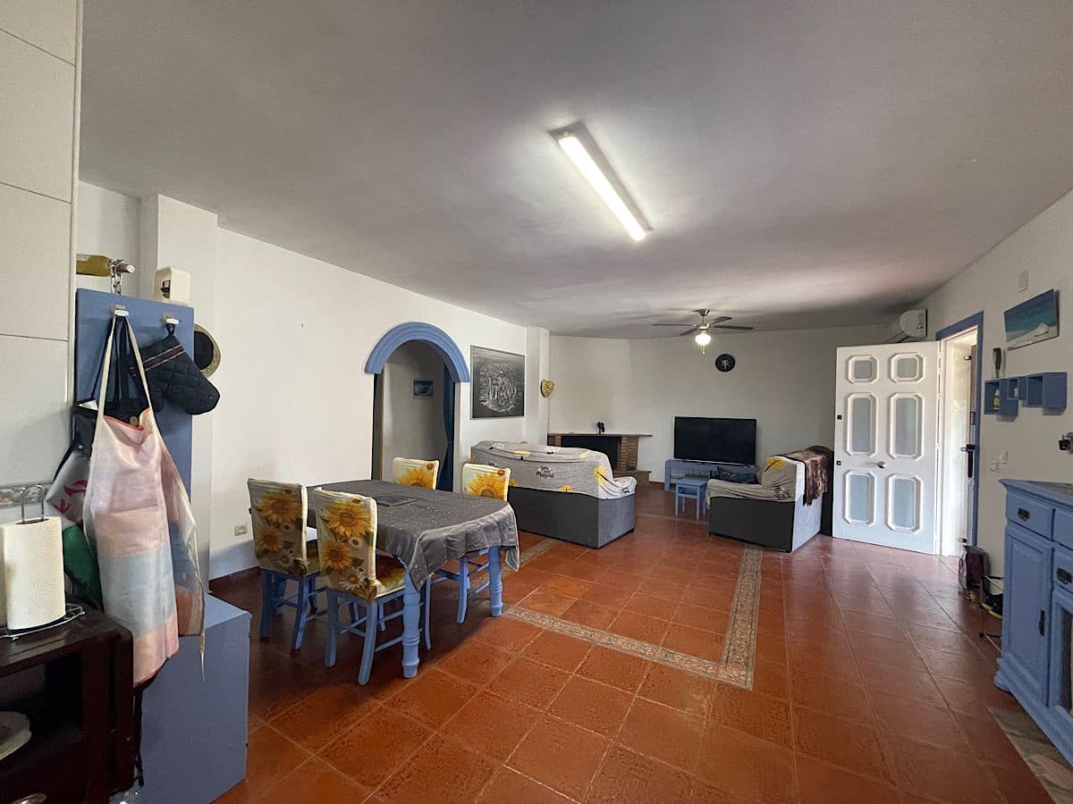 6 bedroom Finca/Country House for sale in Tabernas - € 165,000 (Ref: 9827088)