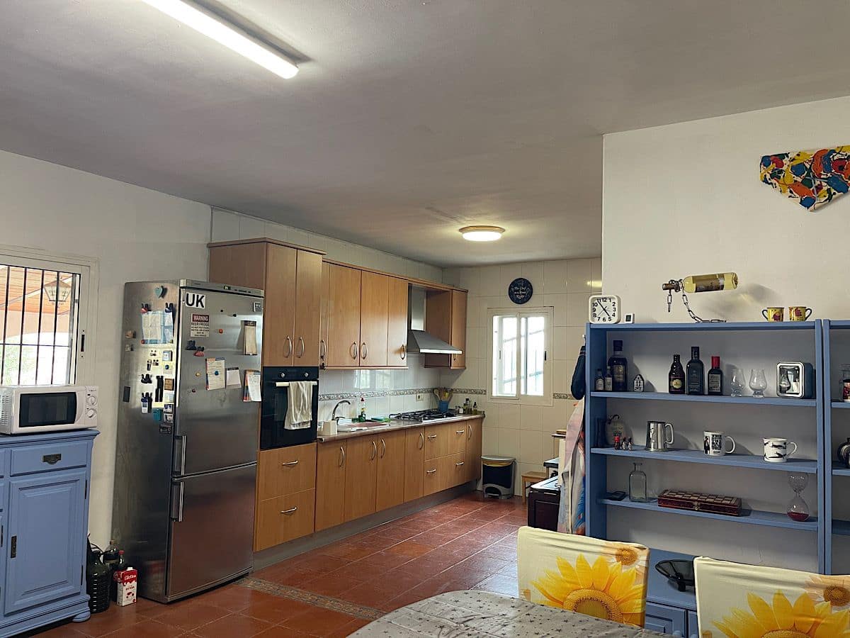 6 bedroom Finca/Country House for sale in Tabernas - € 165,000 (Ref: 9827088)