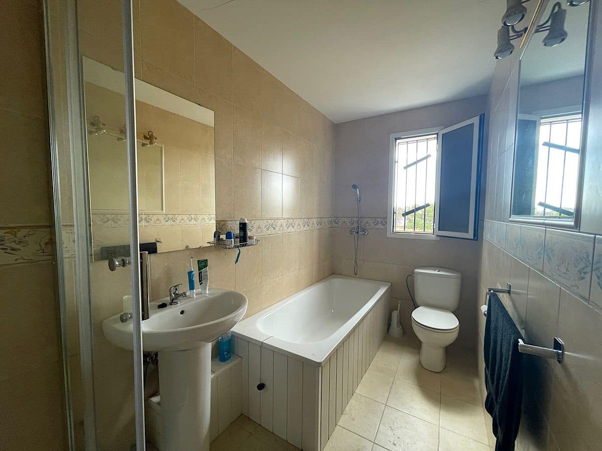 6 bedroom Finca/Country House for sale in Tabernas - € 165,000 (Ref: 9827088)