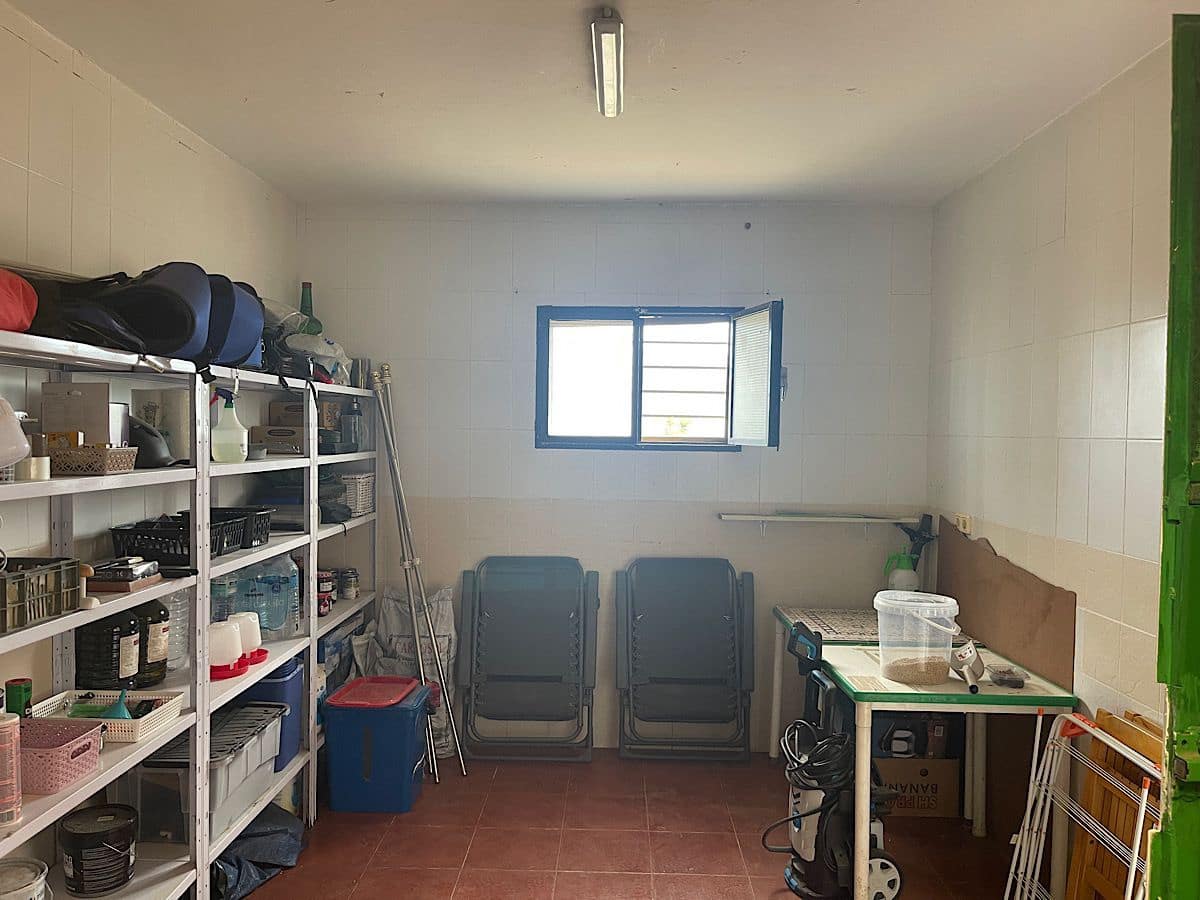 6 bedroom Finca/Country House for sale in Tabernas - € 165,000 (Ref: 9827088)